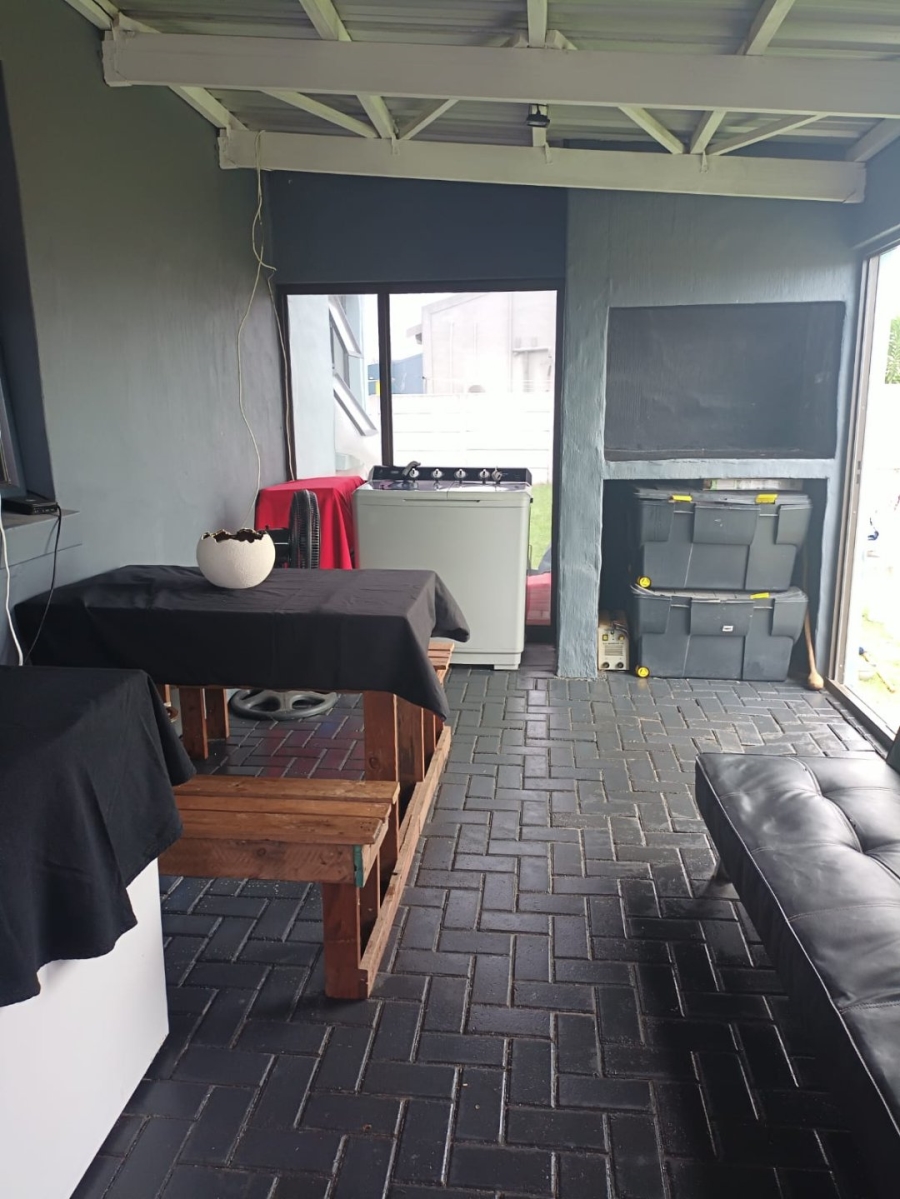 2 Bedroom Property for Sale in Parsonsvlei Eastern Cape